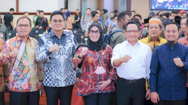 Bupati Barru Suardi Saleh saat ikut rapat koordinasi pemulihan ekonomi di kantor Gubernur Sulsel (dokumen: istimewa)