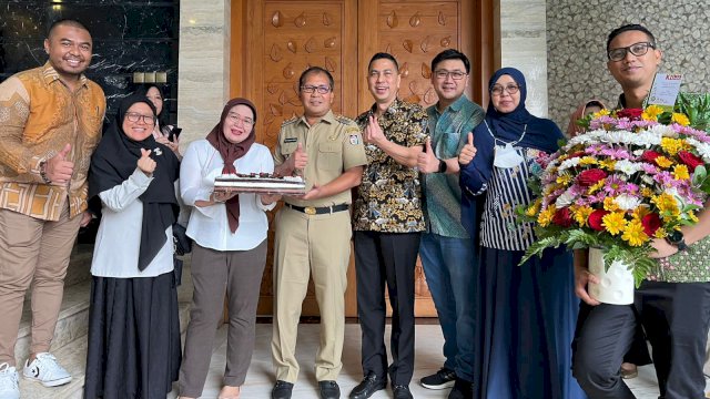 Manajemen Kalla Toyota yang hadir di kediaman Wali Kota Makassar Danny Pomanto (dokumen: istimewa)