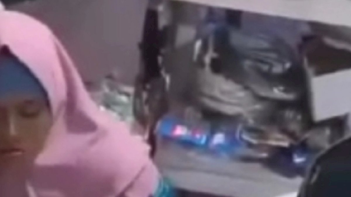 VIDEO: Heboh, Gadis Diduga ODGJ Dilamar dengan Mahar Rp300 Ribu oleh Pria Paruh Baya