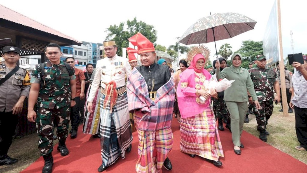 Kasad Jenderal TNI Dudung Abdurachman Salurkan Bantuan Sosial di Kabupaten Gowa