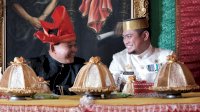 Dinilai Sebagai Sosok Penengah dan Penyeimbang, Kasad Dudung Abdurachman Diberi Gelar Adat Daeng Malewa