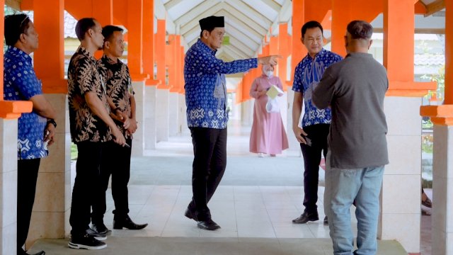 Bupati Barru Suardi Saleh meninjau sejumlah proyek (dokumen: istimewa). 