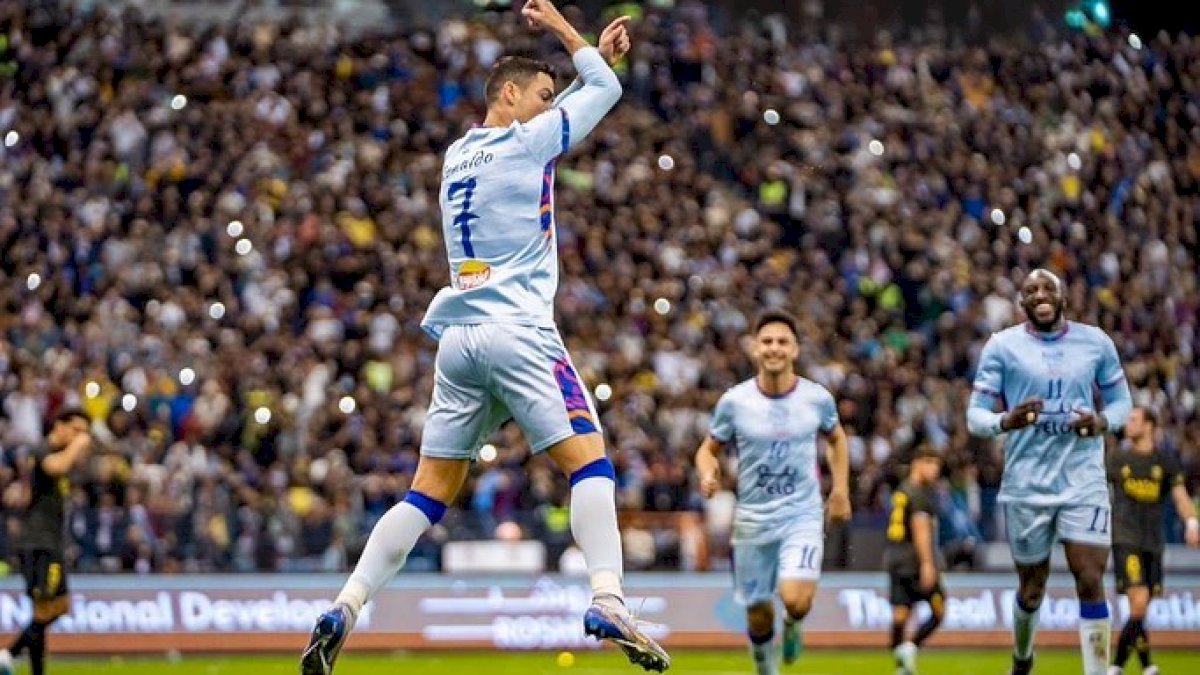 Skill dan Ketajaman Belum Tumpul, Messi Tatap Kagum Ronaldo