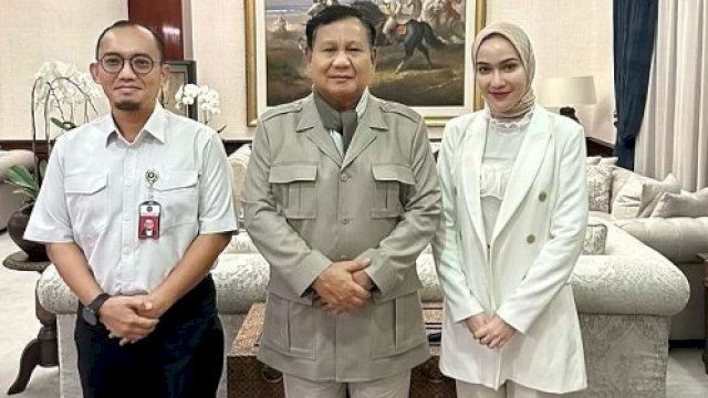 Dahnil Anzar Simanjuntak dan istrinya bersama Prabowo Subianto. (Foto: Instagram/Dahnil Anzar Simanjuntak)