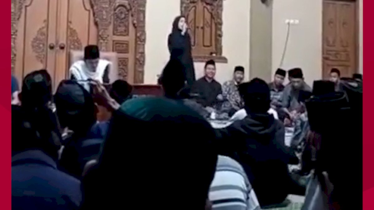 VIDEO: Viral, Wanita Ini Nyanyi di Depan Jemaah Pengajian Pria