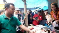Andi Sudirman Borong Jajanan Tradisional dan Oleh-oleh Khas Malino