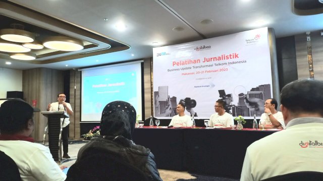VP Corporate Communication PT Telkom Indonesia dalam pelatihan jurnalistik Telkom Indonesia di Hotel Mercure Makassar (Sri Wahyu Diastuti / Sulselsatu.com) 