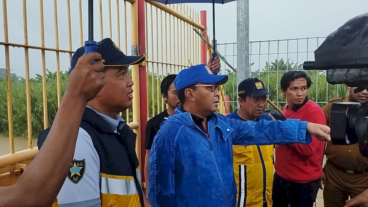 Makassar Diguyur Hujan Lebat, Danny Pomanto Instruksikan Belajar Online dari Rumah