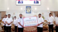 Kado Awal Tahun, Gubernur Sulsel Serahkan Rp31,2 Miliar ke Pemkab Tana Toraja