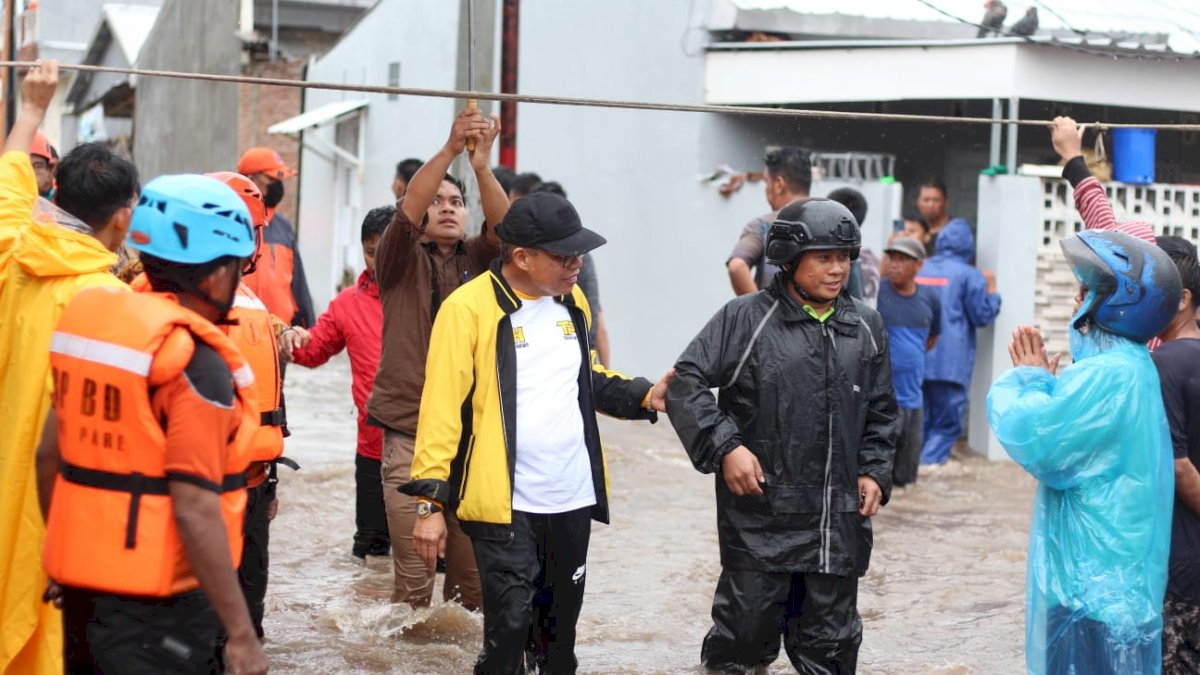Siapkan Bantuan Kompensasi, Taufan Pawe Minta Data Korban Bencana Banjir Segera Dirampungkan
