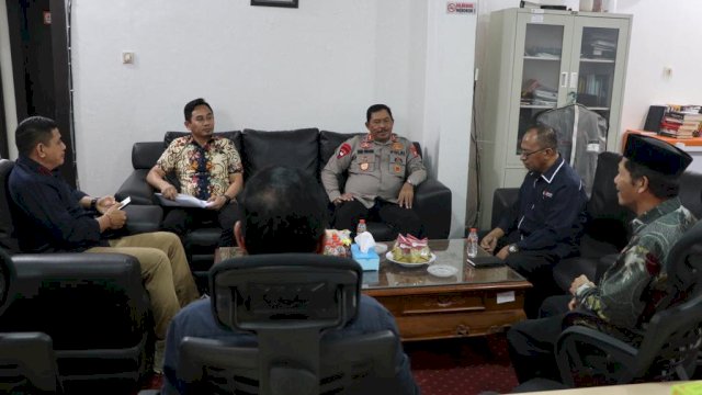 Kapolda Sulsel Nana Sudjana berkunjung ke Kantor Bawaslu Sulsel, Jumat (3/2/2023). Ist