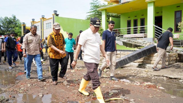 Taufan Pawe Minta Pembenahan Infrastruktur Umum Yang Rusak Dilakukan Melalui Swakelola