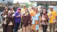 Erna Rasyid Taufan Pimpin Pramuka Bantu Bersihkan Pemukiman Warga Terdampak Banjir