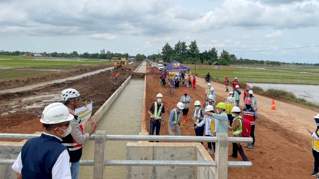 Japan International Cooperation Agency (JICA) mengunjungi proyek Rentang Irigasi LSS 04 dan 08 Kementerian PUPR Balai Besar Wilayah Sungai (BBWS) Cimanuk Cisanggarung (dokumen: istimewa)