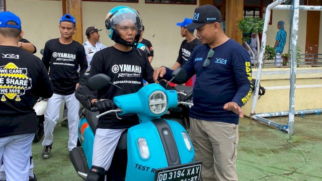 Edukasi keselamatan berkendara Yamaha dan Dishub Makasar bagi siswa (dokumen: istimewa)