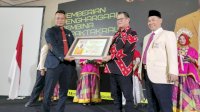 Rektor UNM Terima Penghargaan Sebagai Pembina Olahraga dari PSTI