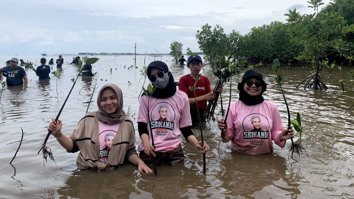 Wujud Nyata Menjaga Bumi, Srikandi Ganjar Sulsel Ajak Warga Tanam 500 Bibit Mangrove