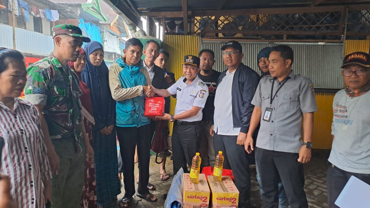 Camat Tallo Tinjau Rumah Rusak Akibat Hujan Deras dan Angin Kencang