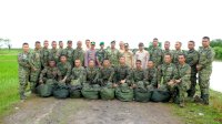 Latihan Rutin! Puluhan Personel TNI Dari Kostrad Terjun Payung di Jeneponto