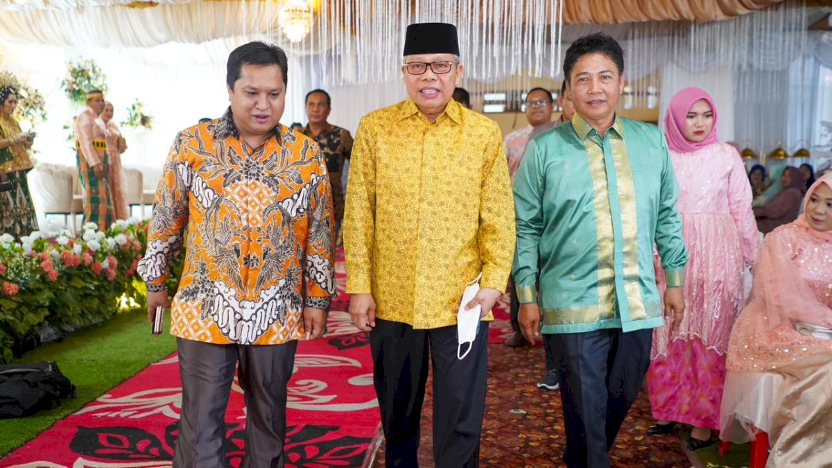 Taufan Pawe, Mitra Fakhruddin dan Asman Bahas Pilkada Enrekang
