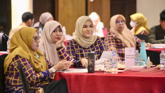 Bunda PAUD Kabupaten Gowa Priska Paramita Adnan saat ikut sosialisasi Kebijakan dan Rapat Koordinasi Pengembangan Anak Usia Dini Holistik Integratif (PAUD HI) di Hotel Four Point by Sheraton (dokumen: istimewa)