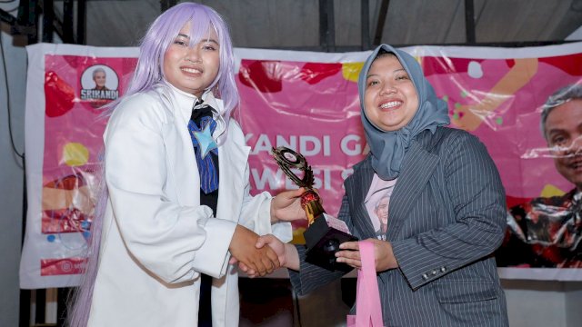 Pemenang lomba menyanyi lagi dan cosplay Jepang yang digelar oleh Srikandi Ganjar Sulsel (dokumen: istimewa)