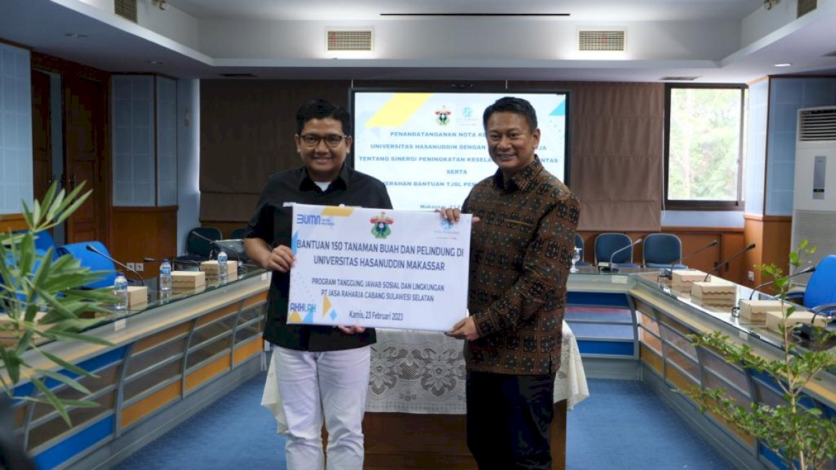 Peduli Lingkungan, Jasa Raharja Serahkan Bantuan Bibit ke Unhas