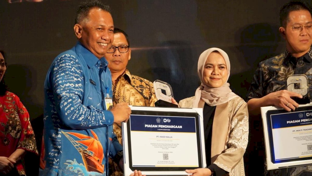 Setor Pajak PPh dan PPN Terbesar, KALLA Raih Penghargaan Kanwil DJP Sulselbartra