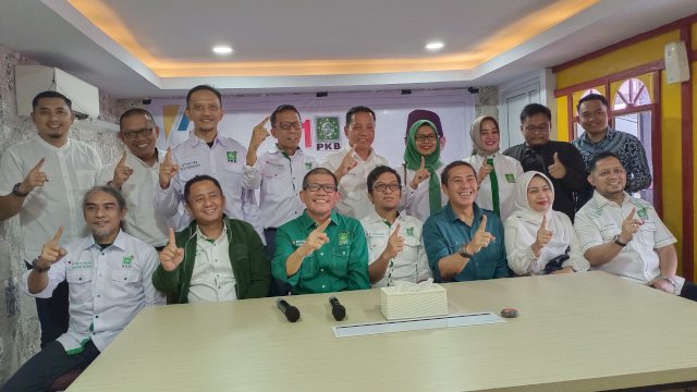 Ketua DPW PKB Sulsel bersama para Bacaleg PKB di Pemilu 2024. Foto/sulselsatu