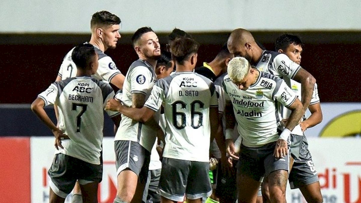 Pertandingan Sengit Perebutan Puncak Klasemen, Persib Bandung Turunkan Pemain Sayap Baru Lawan PSM Makassar