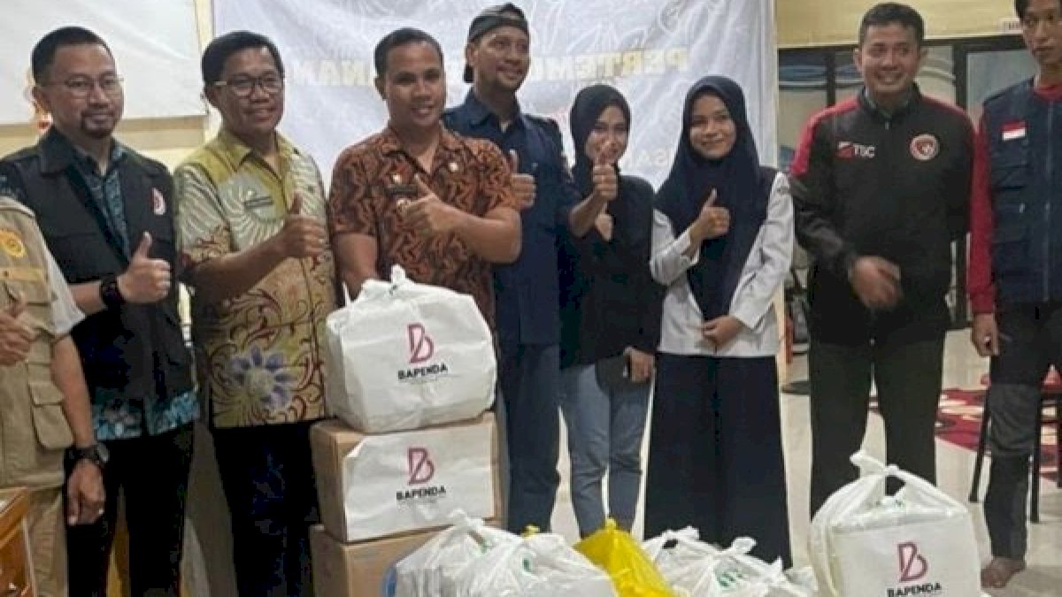 Bapenda Makassar Salurkan Bantuan untuk Masyarakat Terdampak Banjir di Kelurahan Katimbang