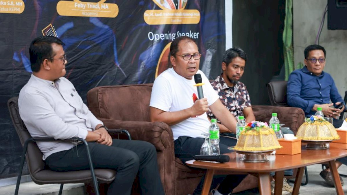 Danny Berbagi Strategi Hadapi Resesi Ekonomi 2023 Bersama KEPMI Bone