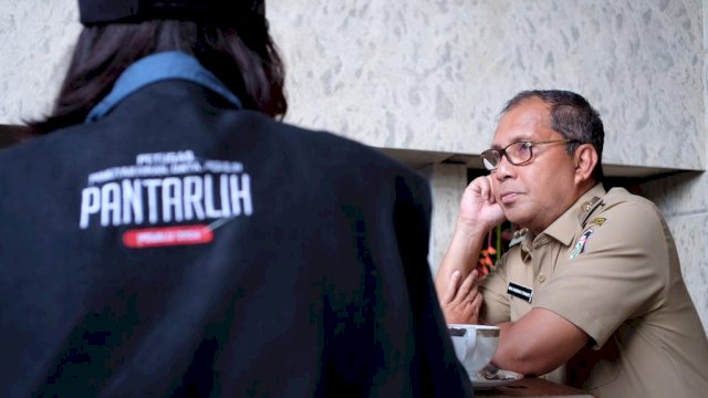 Danny sambut Pantarlih KPU Makassar di kediamannya, Jl Amirullah. (Foto: Ist)