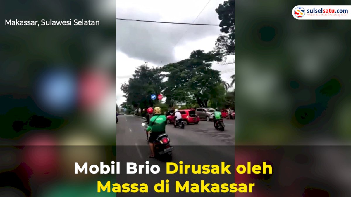 VIDEO: Kabur dan Tabrak Pengendara Usai Isi BBM, Mobil Brio Dirusak oleh Massa di Makassar
