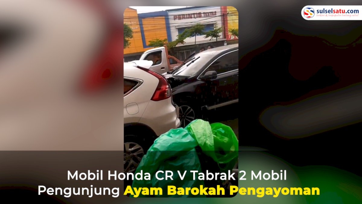 VIDEO: Mobil Honda CR-V Tabrak 2 Mobil Pengunjung Ayam Barokah Pengayoman