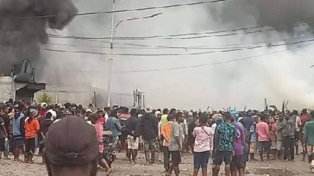 Kerusuhan di Wamena buntut isu penculikan anak. (Foto: Int)