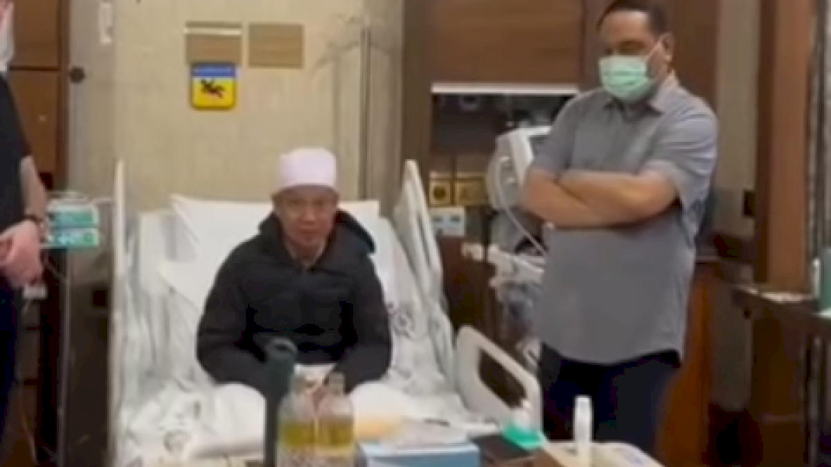 VIDEO: Komjen Pol (purn) Syafruddin Kambo Jenguk dan Doakan Kesembuhan Ustadz Das’ad Latif