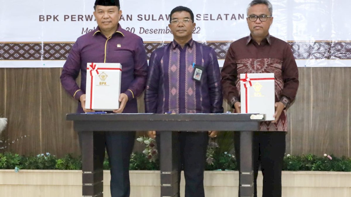 Ketua DPRD Luwu Timur Hadir dalam Penandatanganan Berita Acara Serah Terima LHP