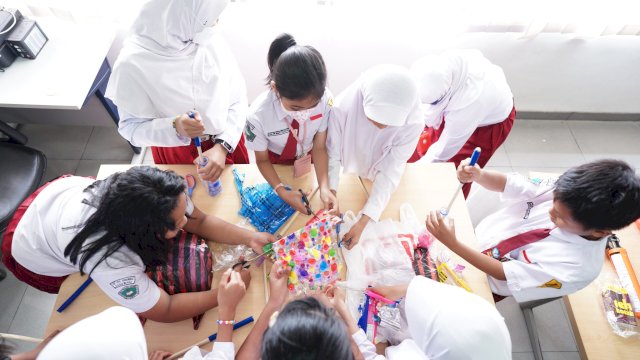 Workshop pengurangan sampah dengan diolah kembali oleh anak sekolah PT Vale (dokumen: istimewa)