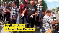 VIDEO: Mantan Bupati Buton Umar Samiun Bagikan Uang di Pasar Ikan Kendari