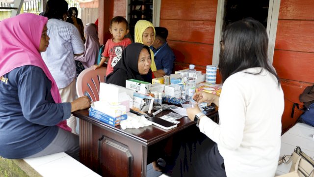 Pemeriksaan kesehatan gratis Pelindo Regional 4 kepada warga di dua kecamatan Kota Makassar (dokumen: istimewa)