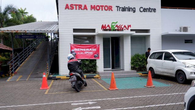 Praktek safety riding Astra Motor Sulsel untuk karyawan PT Berca Scindler Lifts Makassar (dokumen: istimewa) 