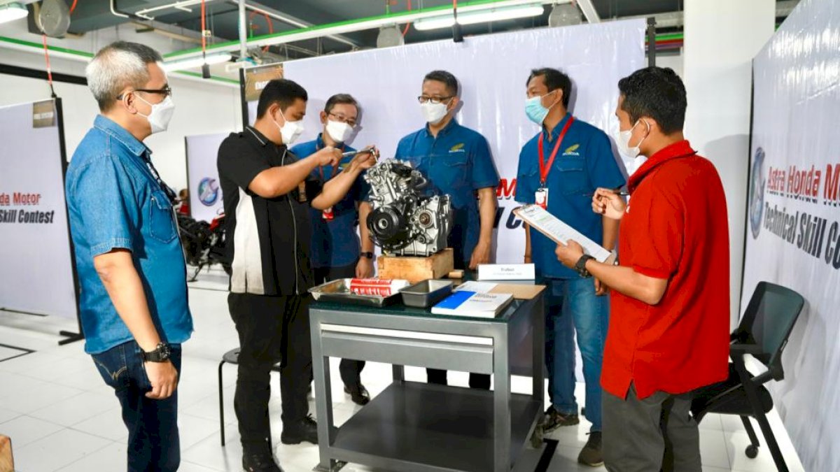 Utamakan Jaga Kualitas Layanan, Teknisi Honda Ikuti Uji Kompetensi