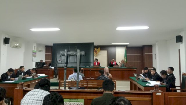 Sidang kasus suap dan gratifikasi auditor BPK Gilang Gumilar di PN Makassar. (Foto: Sulselsatu/Muhammad Junaedi)