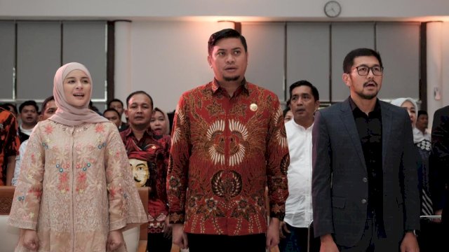 Bupati Gowa Adnan Purichta Ichsan didampingi istri Priska Paramita Adnan saat menghadiri pelantikan pengurus HIPMI Kabupaten Gowa (dokumen: istimewa)