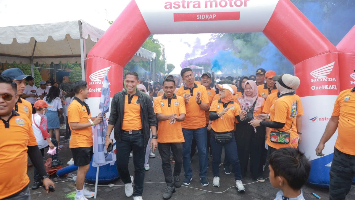 Syaharuddin Alrif Bersama Kapolres Sidrap Lepas Peserta Bhayangkara 77 Color Run 2023