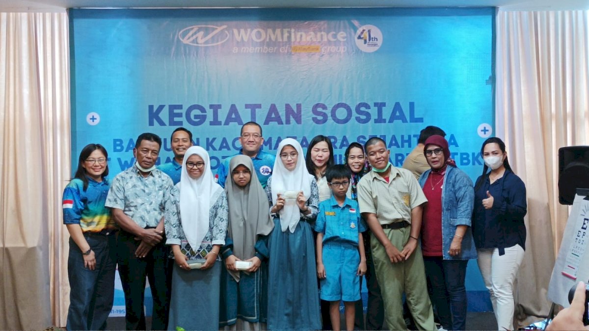 Beri Kontribusi Bagi Masyarakat, WOM Finance Bagikan Ratusan Kacamata Bagi Keluarga Prasejahtera