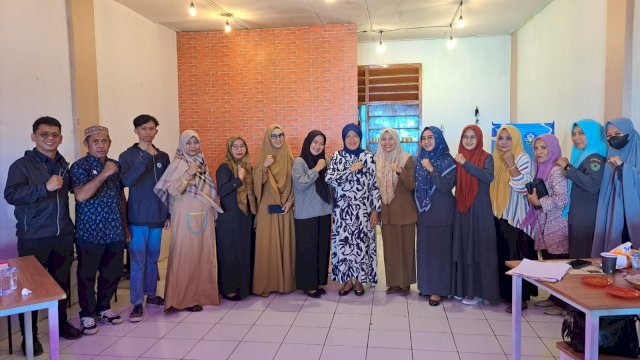 Fokum Komunikasi Kecamatan Sehat dapat apresiasi dari Hasnah Syam (dokumen: istimewa)