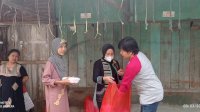 Jumat Berkah, Sahabat Om Boer Berbagai Makanan Siap Saji Kepada Warga