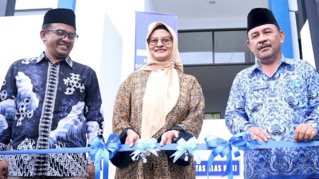 Peresmian masjid di Kabupaten Banggai oleh CEO XL Axiata Dian Siswarini (dokumen: istimewa)